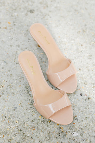Everly Nude Patent Kitten Heel - Instyle Boutique